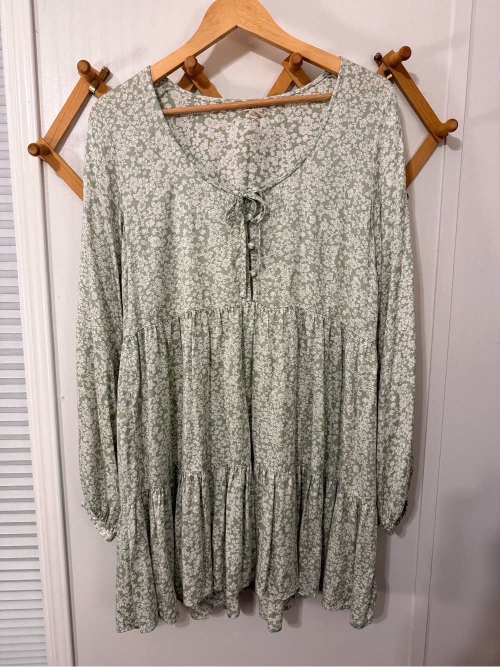 Billabong Tie-Front Floral Tiered Womenโs Mini Long Sleeve Dress in Sage Green